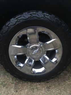 Selling Rims And Tire Original From Chevy Good Rige Total Terran