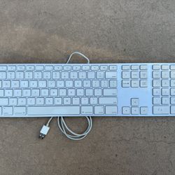 Apple Corded Keyboard W Numerical Keyboard
