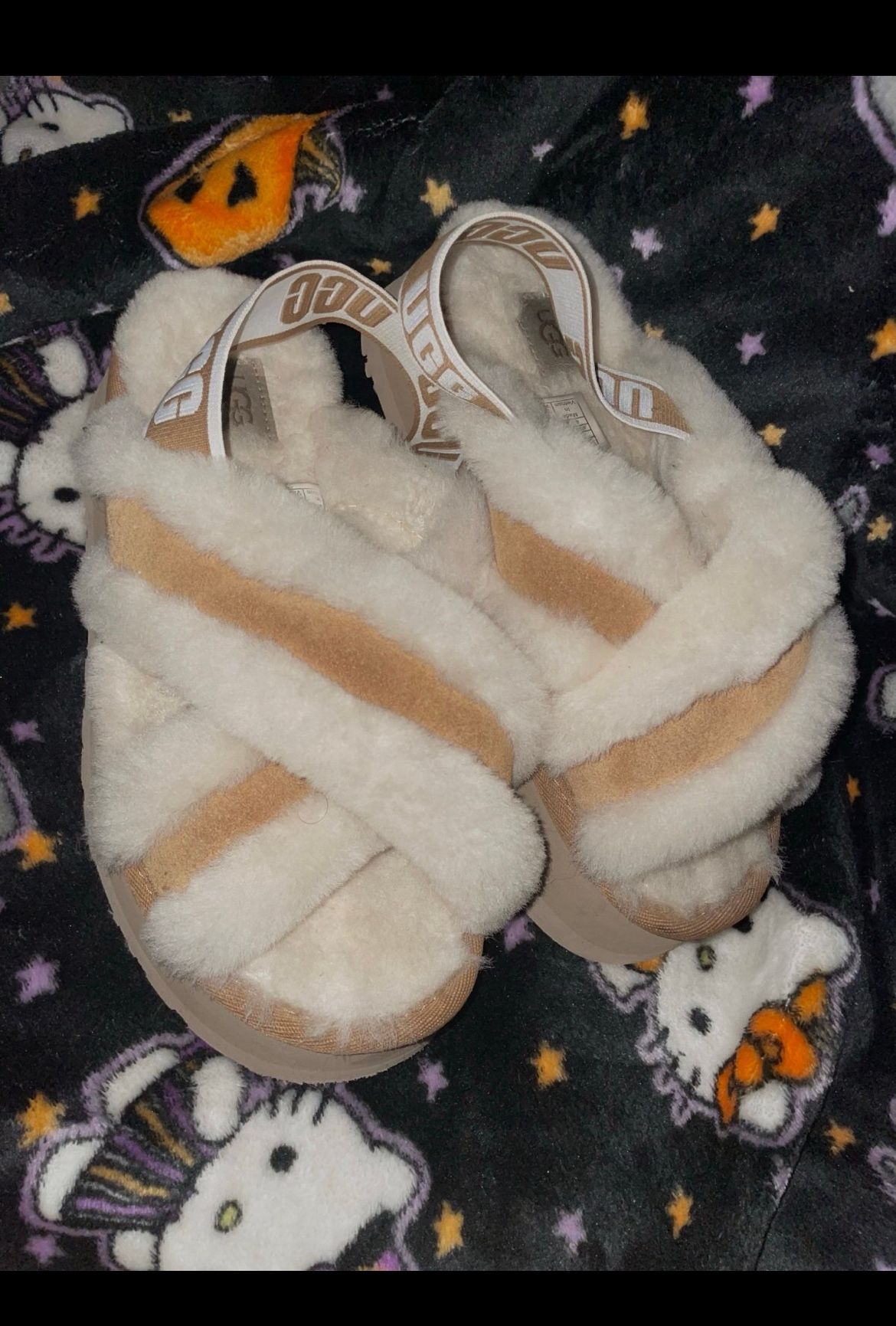UGG tan/cream open toe slipper