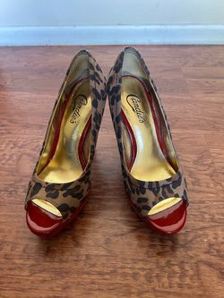 Candie's Leopard Print Peep-Toe Platform Heels Size 6