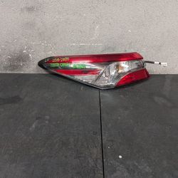 2018-2019-2020 TOYOTA CAMRY LEFT TAILLIGHT OEM #9607