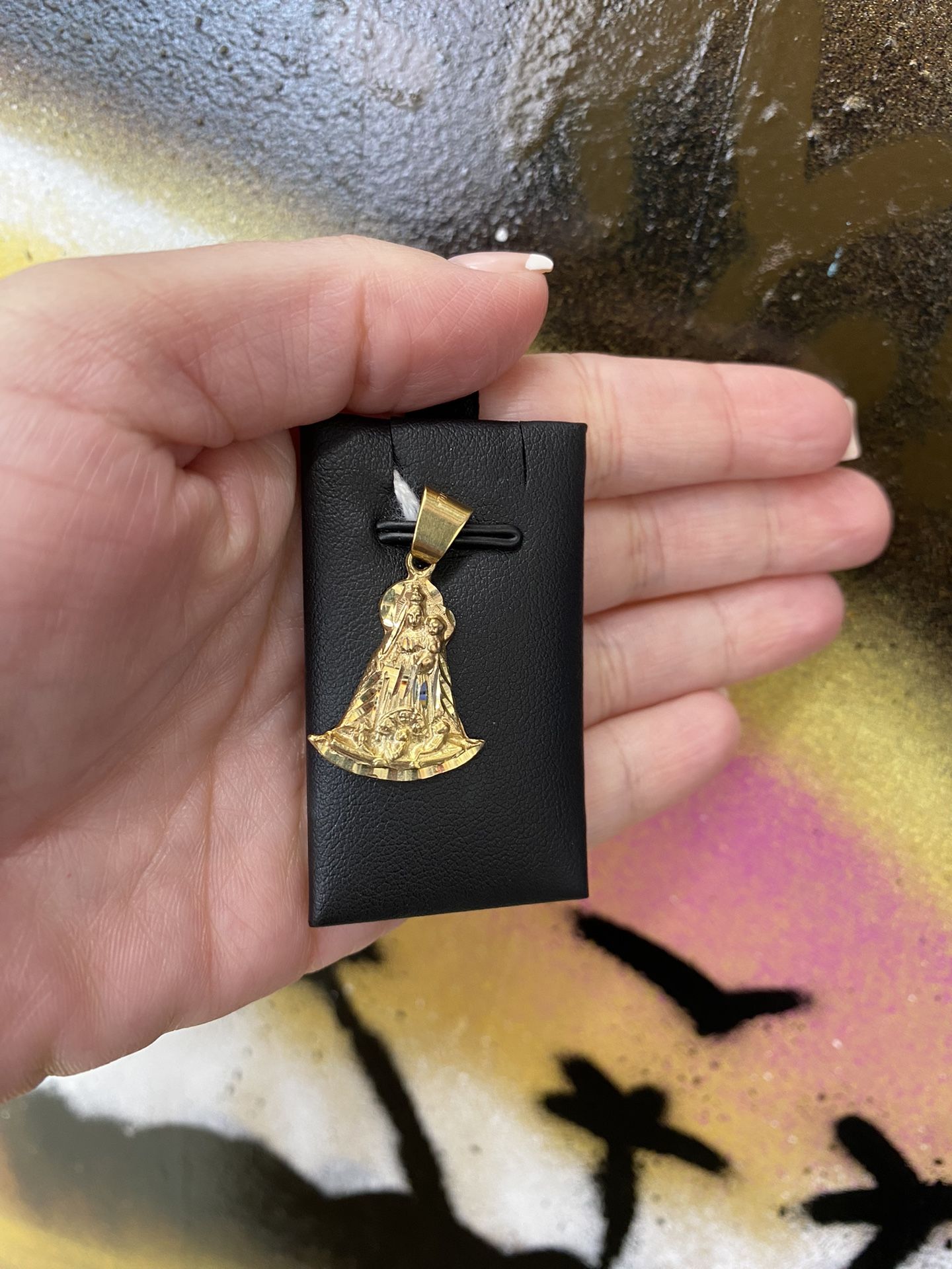 10k CARIDAD DEL COBRE CHARM