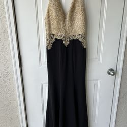 Black Gold Lace V-NeckFormal Gown dress Size 3