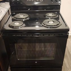 *BRAND NEW* GE Black Kitchen Appliance Set, Stove, Vent Hood, And Dishwasher