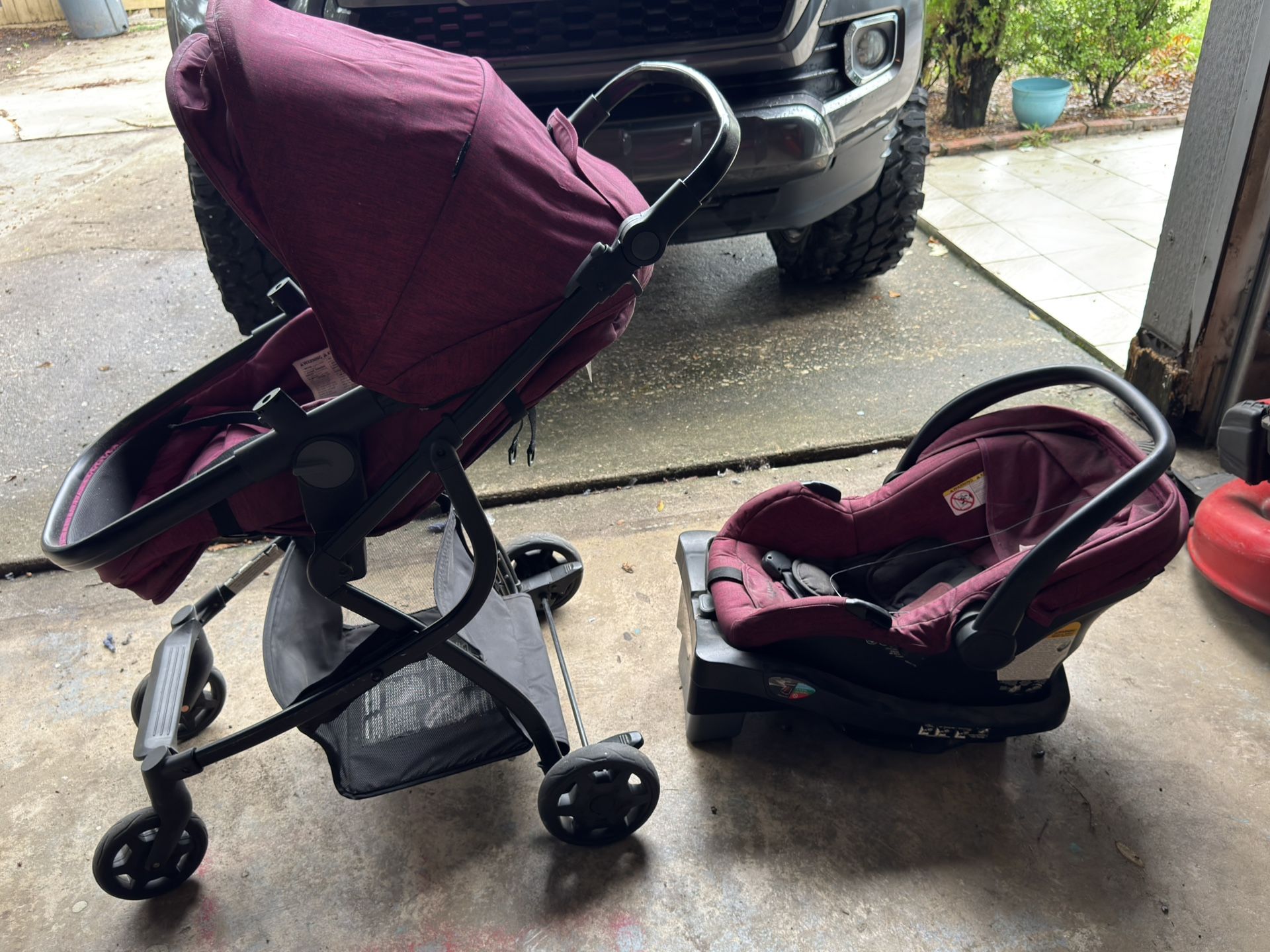 Stroller set with baby carrier