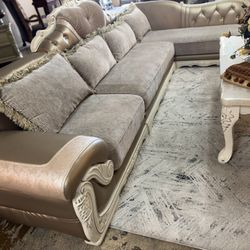 ELEGANT SECTIONAL 