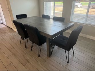 Dining Room Table and 6 Chairs