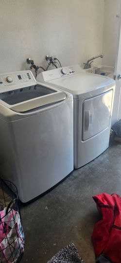 Washer and dryer set 2 years old