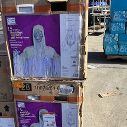15 Ft Towering Phantom Halloween And Many Other Items