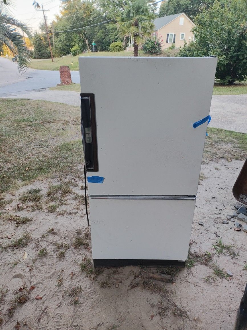 Amana Refrigerator/Freezer