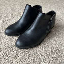 Women’s New Black Boots Size 7 1/2 W