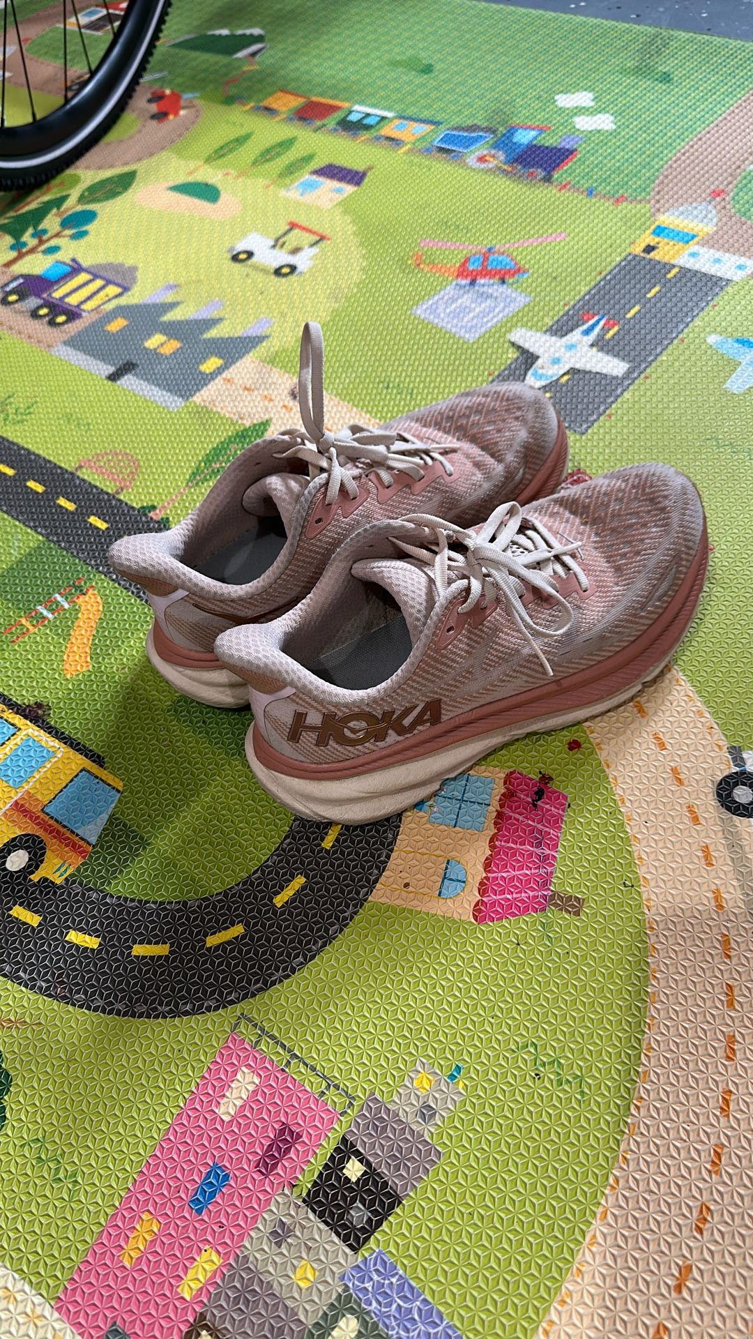 Hoka Clifton 9
