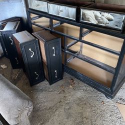 Dresser With Mirror 