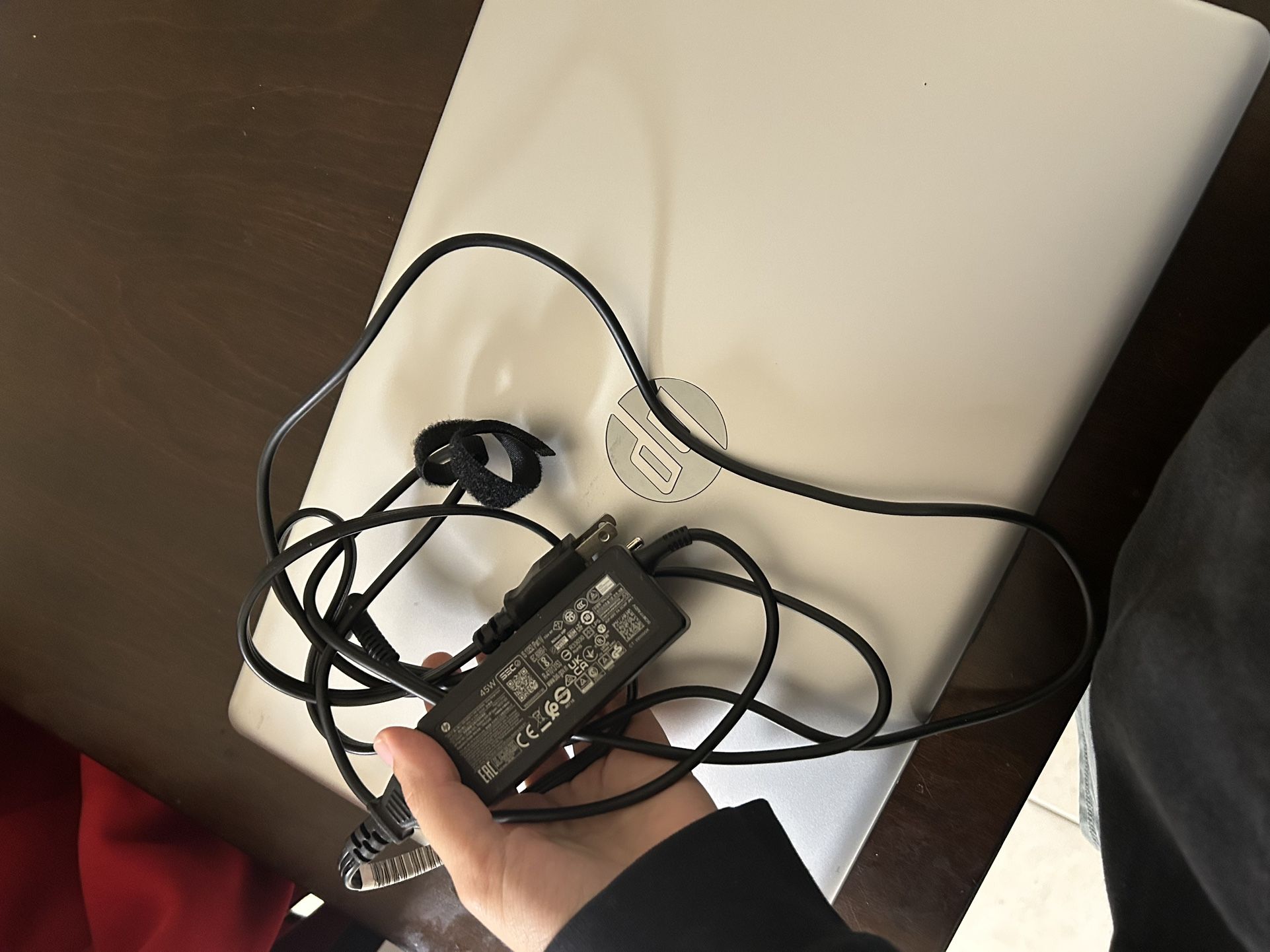 LIKE NEW HP laptop and charger