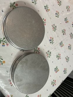 9.5” Set of 2 Round Aluminum Cake Pans $6 each
