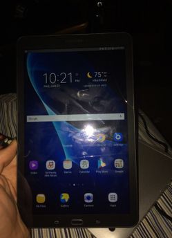 9.5 inch Samsung Galaxy Tab E: 16 GB: 2 extremely small cracks hardly noticeable
