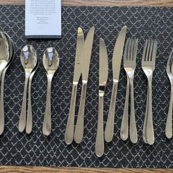 Mikasa Brynley Satin 20-piece Forged Flatware Set