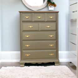 Solid wood 5-drawer chest/dresser 