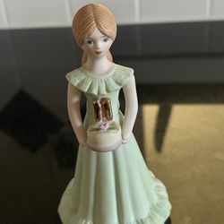 1982 Enesco age 11 Brunnet porcelain figurine from the growing up girls collection