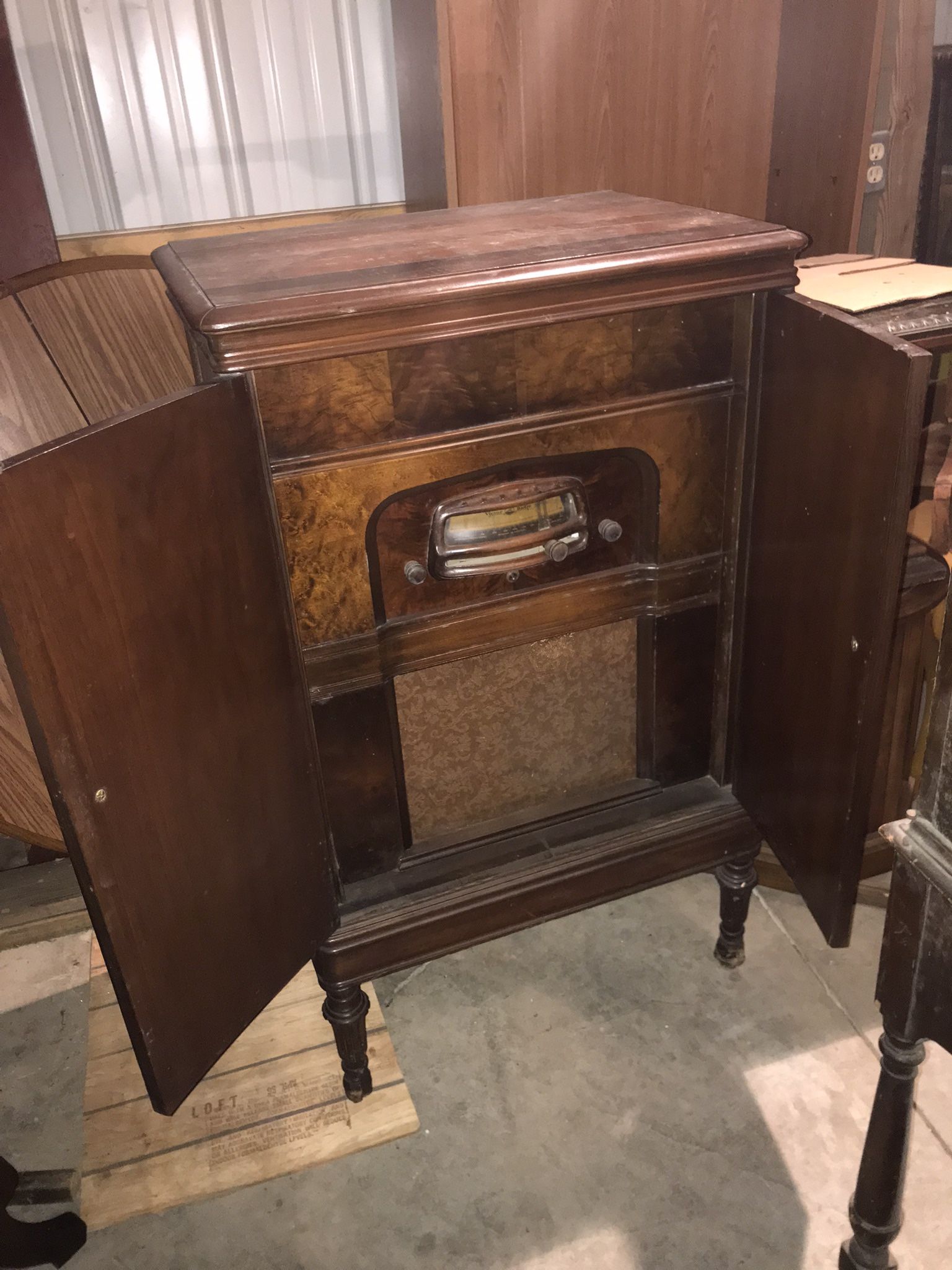 RCA Victor Console Radio & Phonograph / RE-45