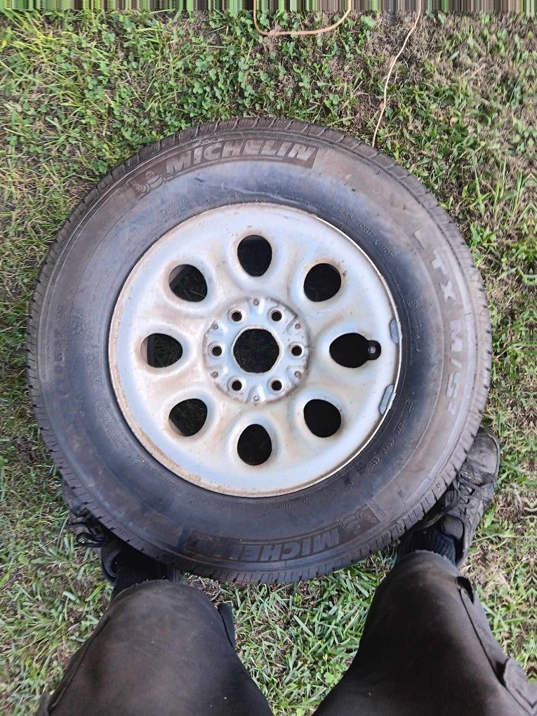 245/70/17 Michelin Tire