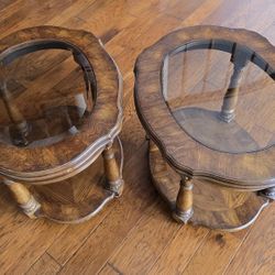 Set of two side tables