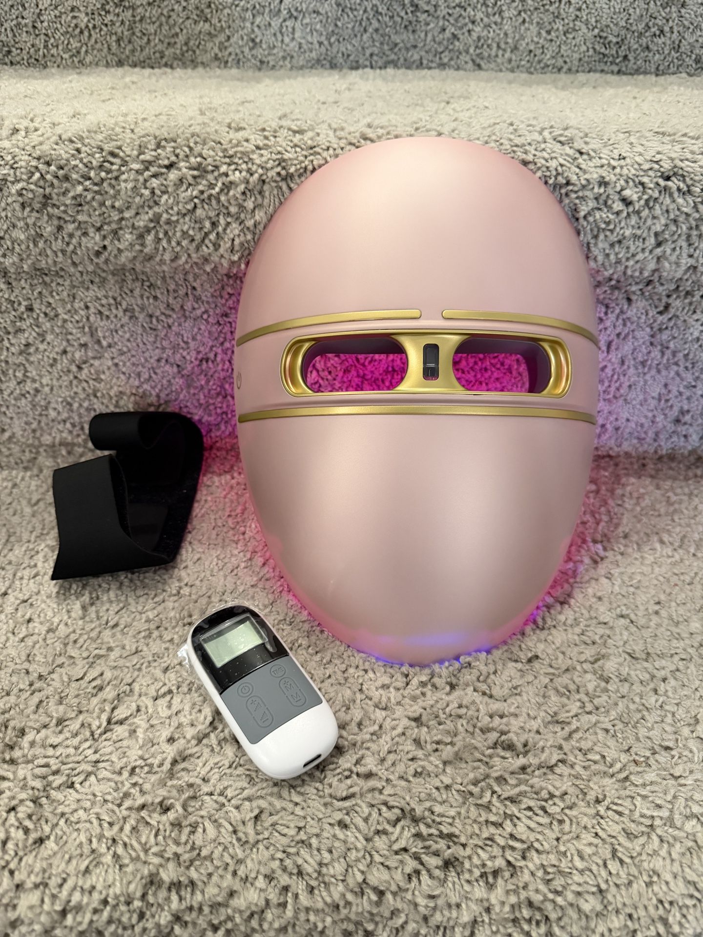 Brand New LED Face Mask Light Therapy