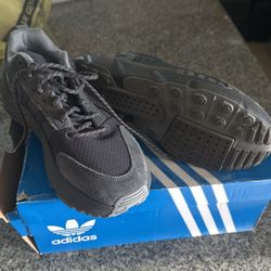 Men’s Adidas Size 7