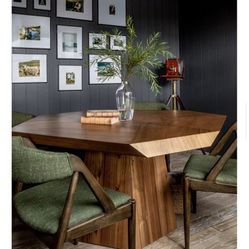 Gorgeous Dining Table 