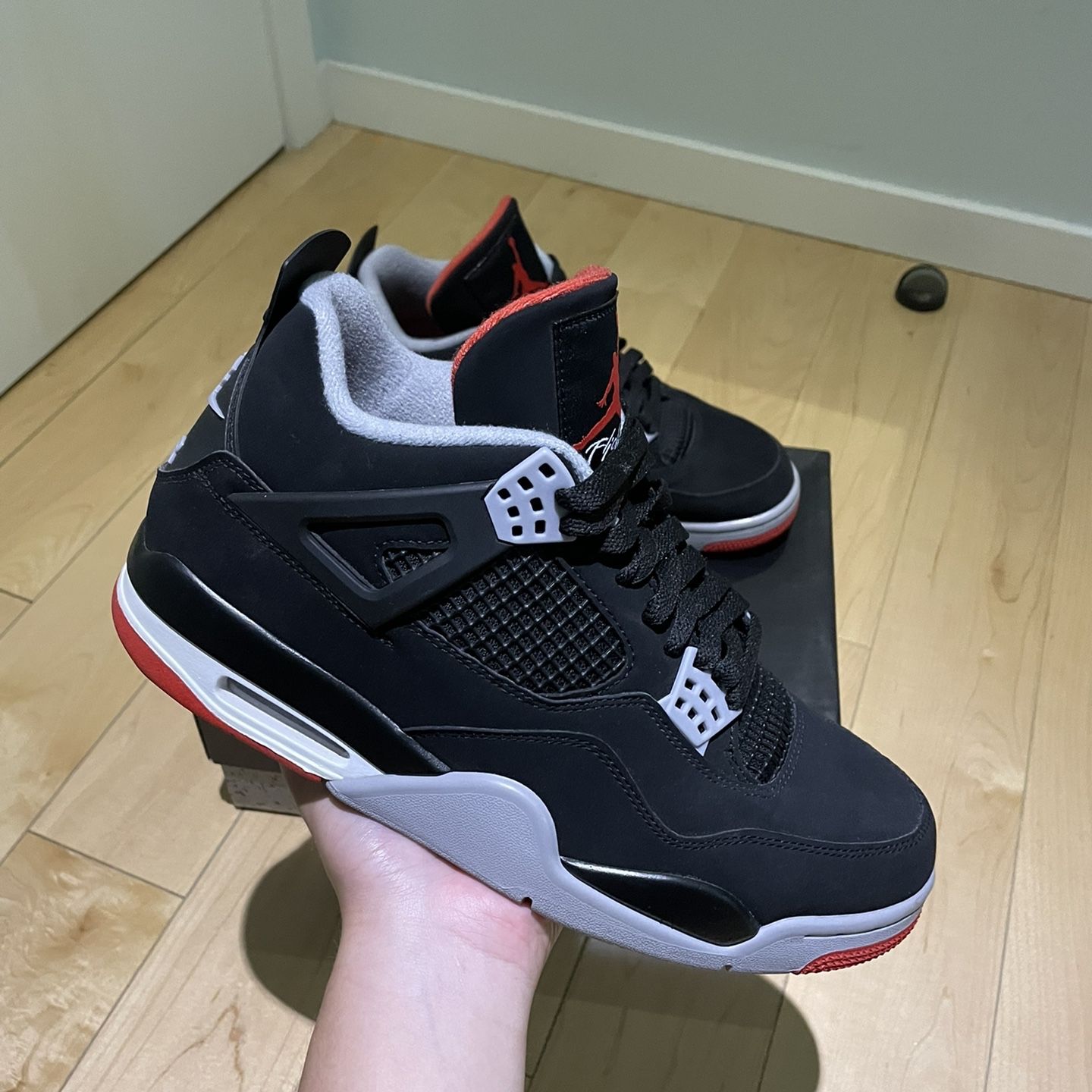 Jordan retro 4 2025 bred size 9