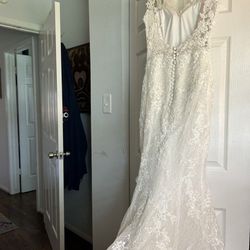 Size 4 Wedding dress (White one)