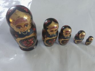 Nesting doll set