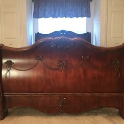 Rooms To Go  Disney Princess Cherry Set.