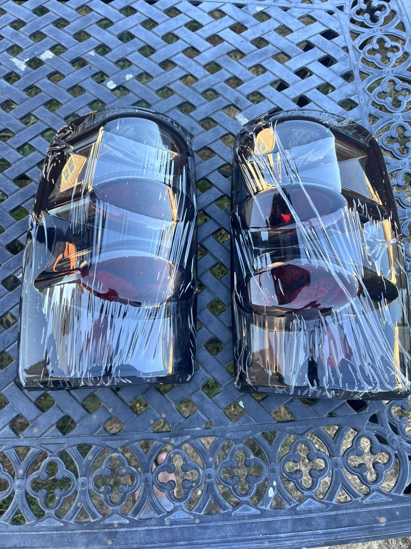 00-06 Tahoe Suburban Yukon Tail Light Black Smoke Rear Lamps - PAIR