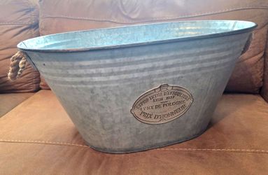 Metal oval Farmhouse style tub