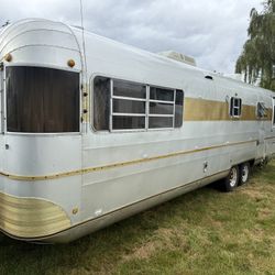 1978 32ft Silver Streak Vintage Travel Trailer 