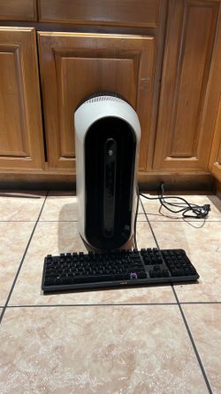 R9 AILENWARE GAMING PC + KEYBOARD (OFFER|READ DESC)