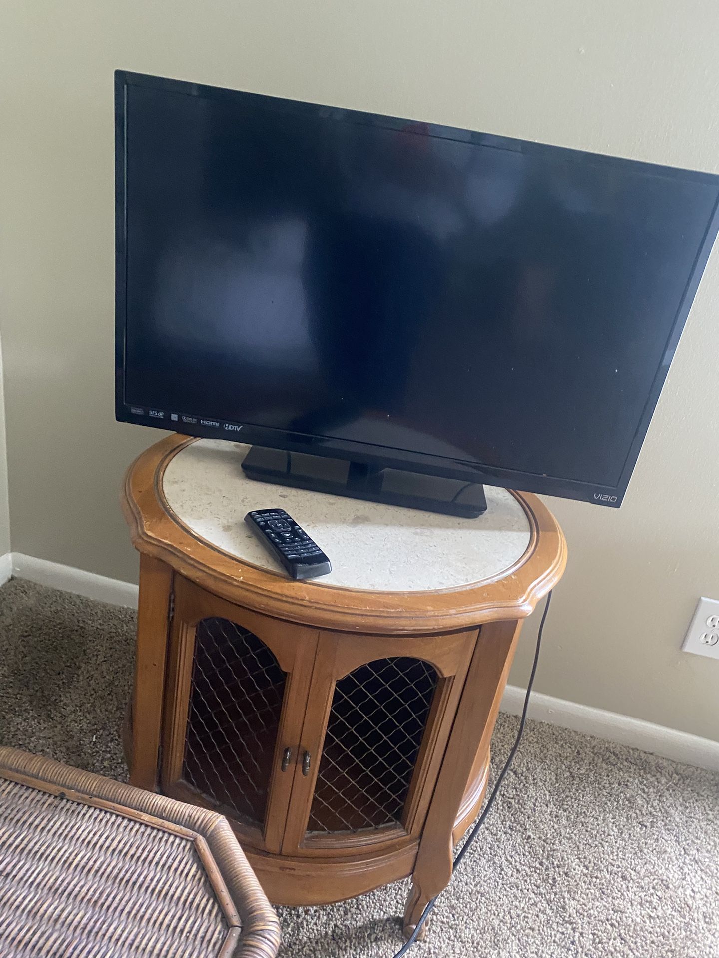 Vizio 30 In Tv With Remote 