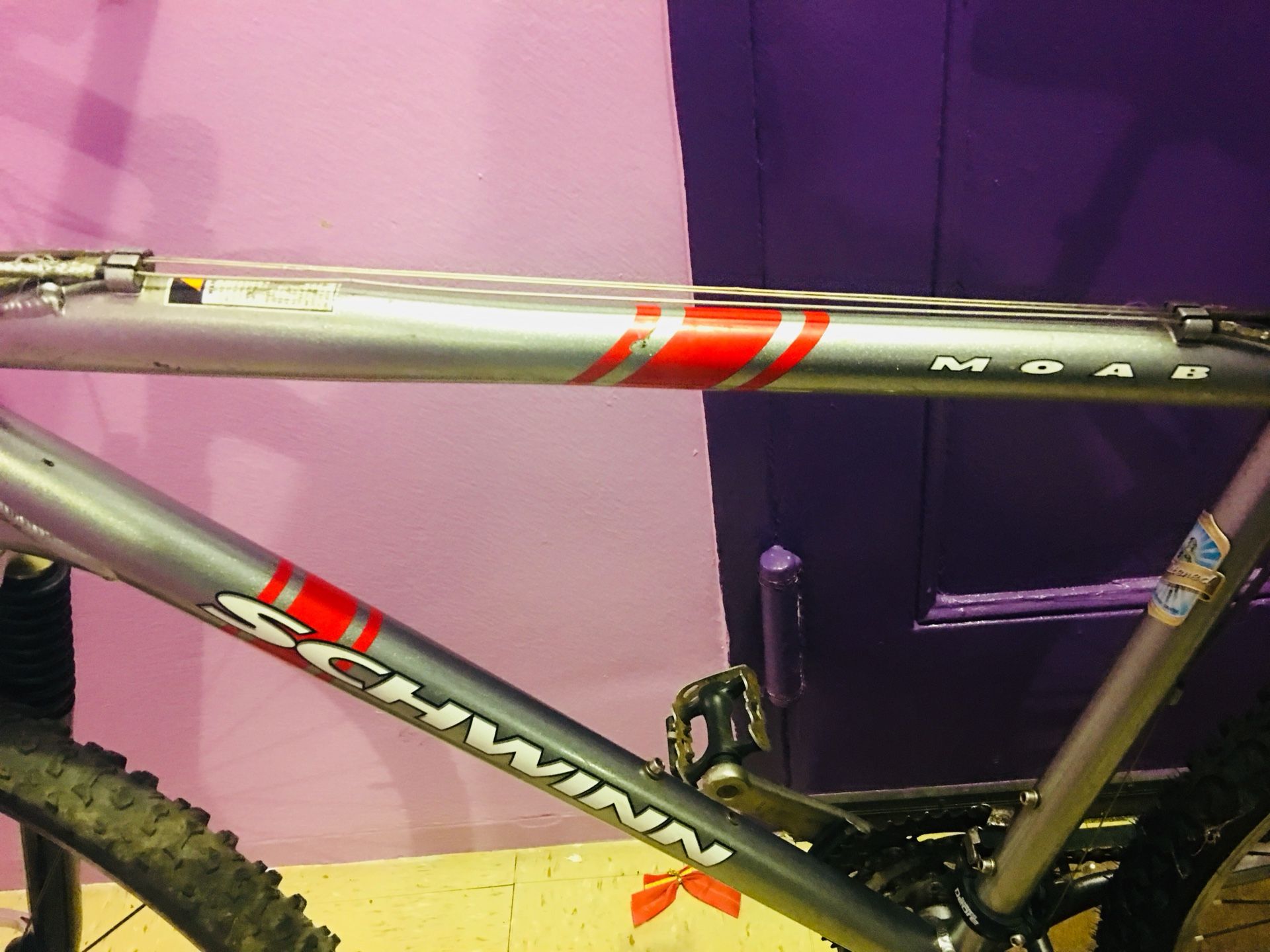 Schwinn Moab 3 26 mountain bike / silver red / 19, is a lightweight and