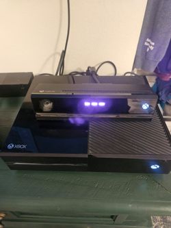 Xbox One + 2 Controllers / Kinect