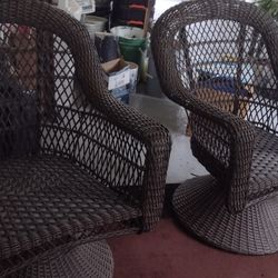 Swivel Wicker Chairs 