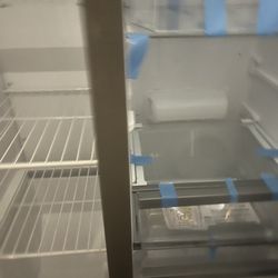 Refrigetator 
