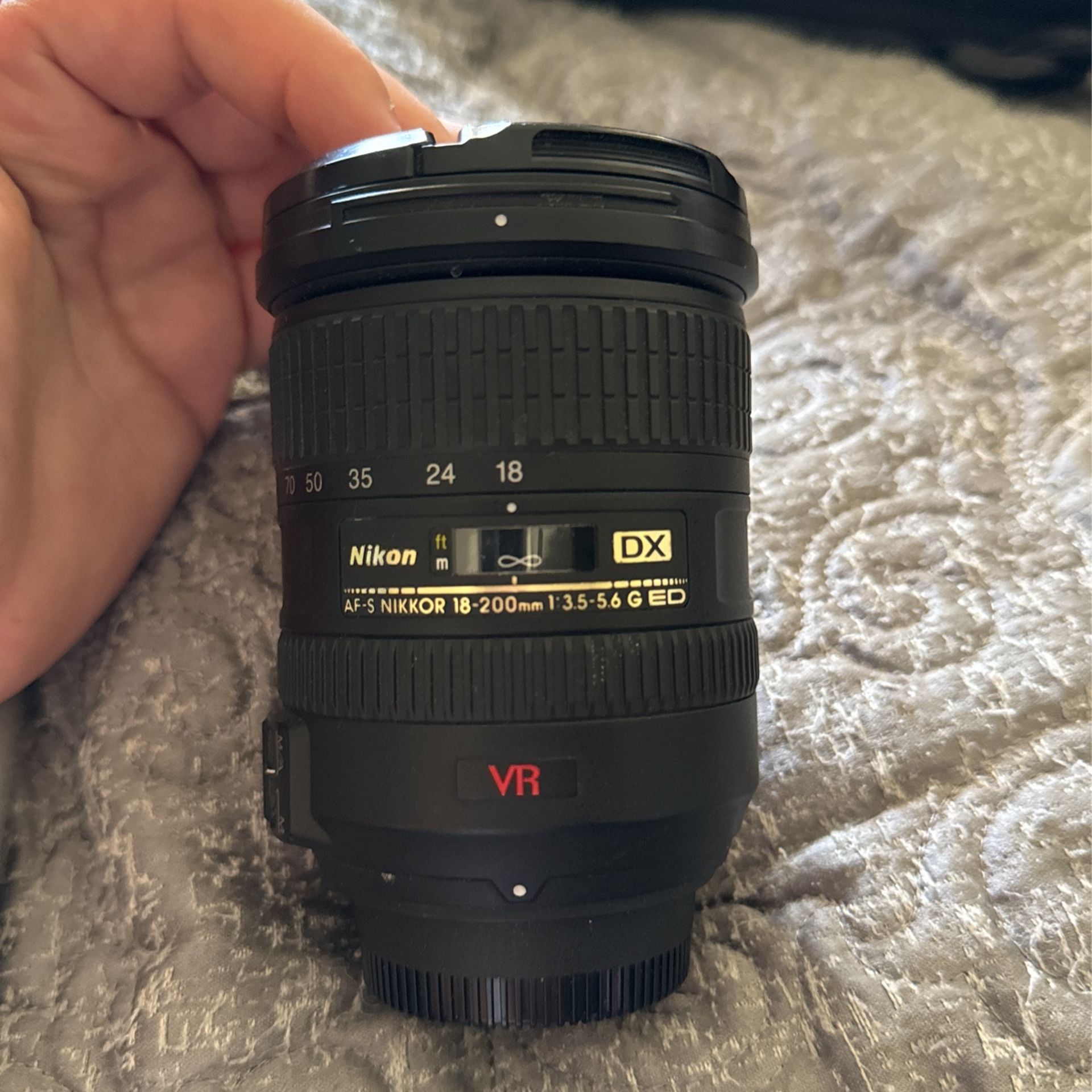 Nikon DX AF-S Nikkor 18-200mm