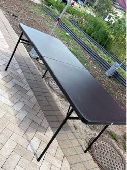 Foldable table 6 ft