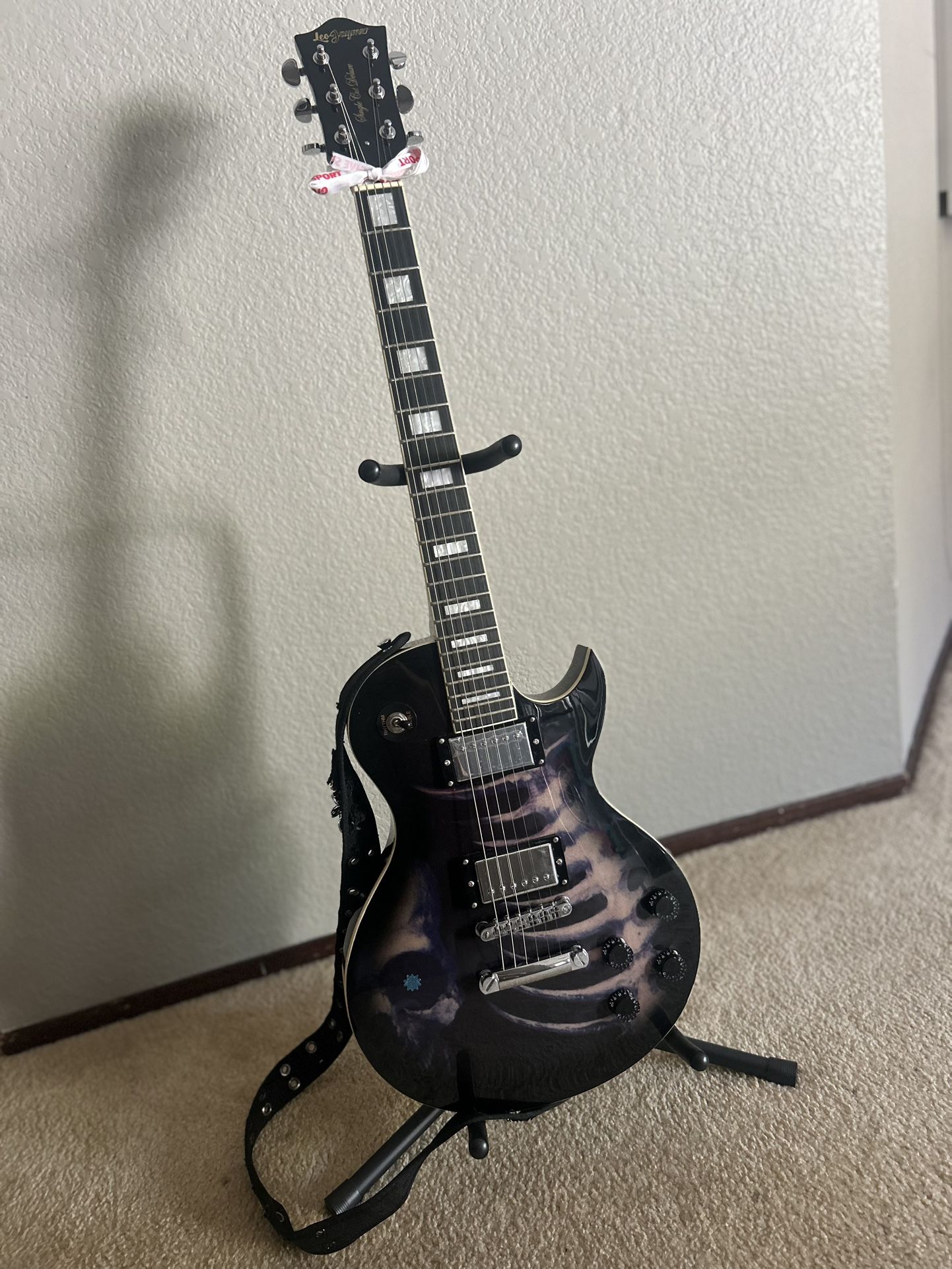 Leo Jaymz Skull Graphic Les Paul Guitar