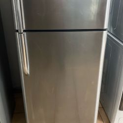 REFRIGERATOR FRIGIDAIRE