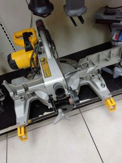 DeWalt Sliding Compound Miter Saw