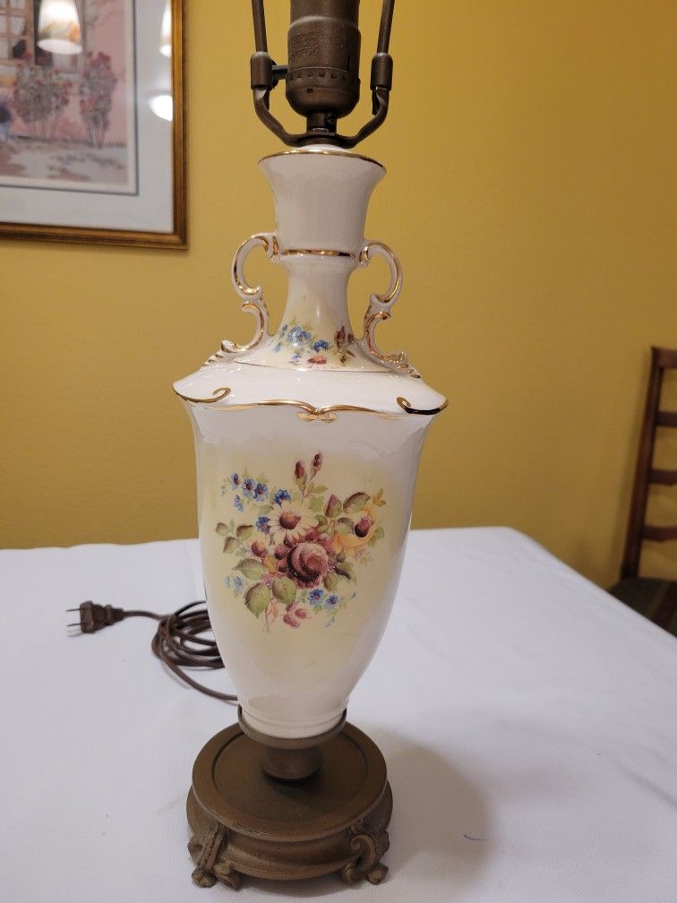 Vintage Ceramic Lamp W/ English Floral 
