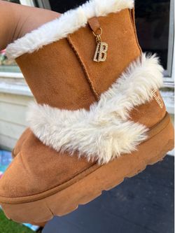 Uggs  size  8