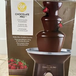 CHOCOLATE FOUNTAIN FUENTE DE CHOCOLATE FONTAINE À CHOCOLAT